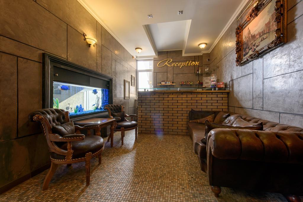 Premium Hotel Chernivtsi Exterior photo