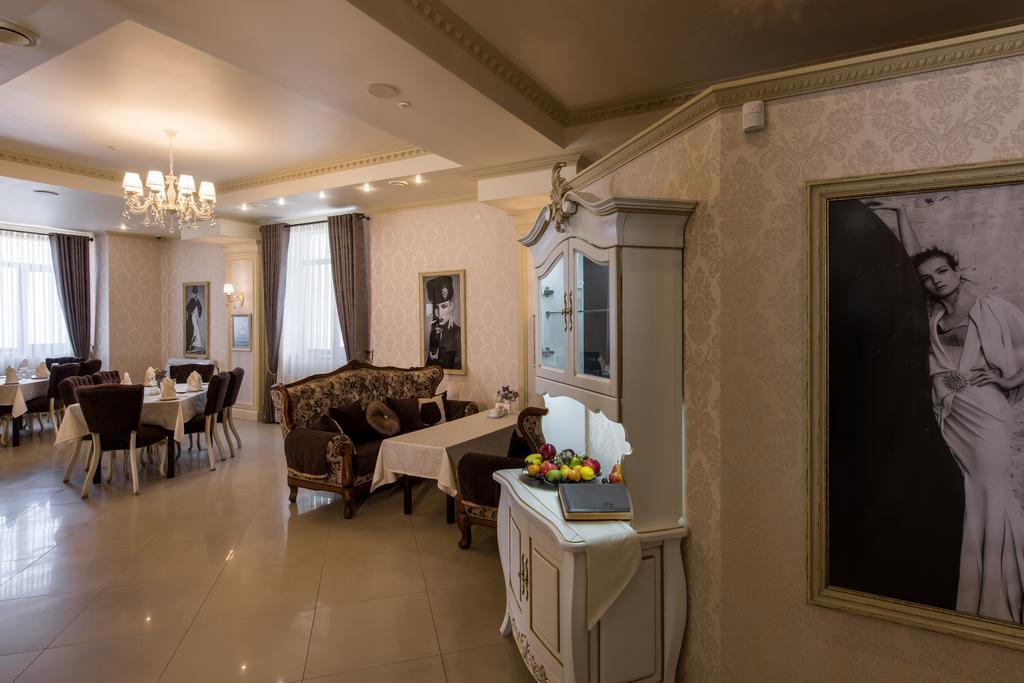 Premium Hotel Chernivtsi Exterior photo