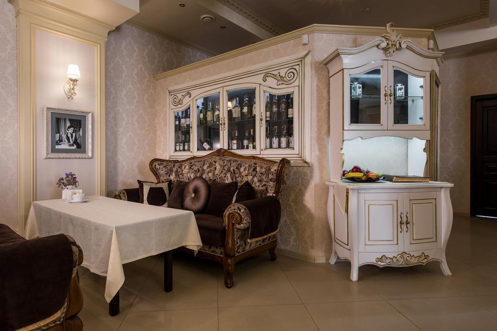 Premium Hotel Chernivtsi Exterior photo