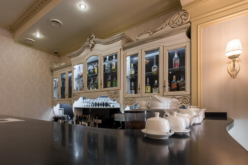 Premium Hotel Chernivtsi Exterior photo