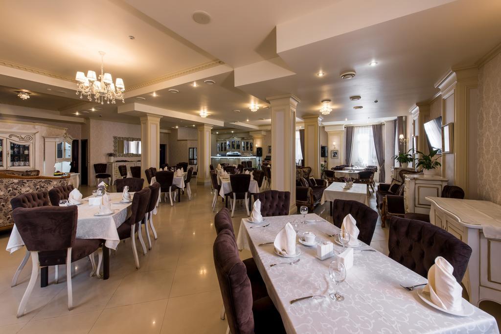 Premium Hotel Chernivtsi Exterior photo