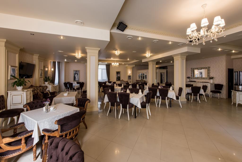 Premium Hotel Chernivtsi Exterior photo